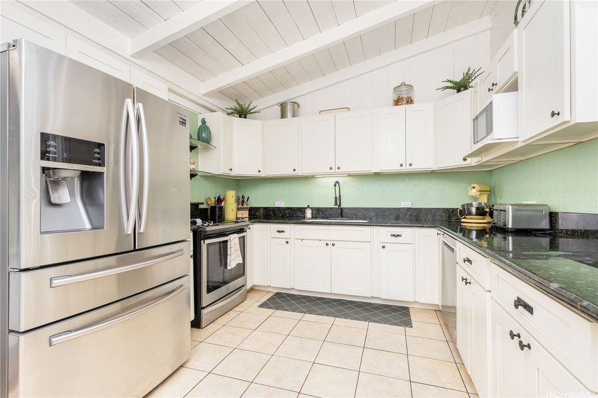 Discover a home that offers both privacy and space. This - photo 3