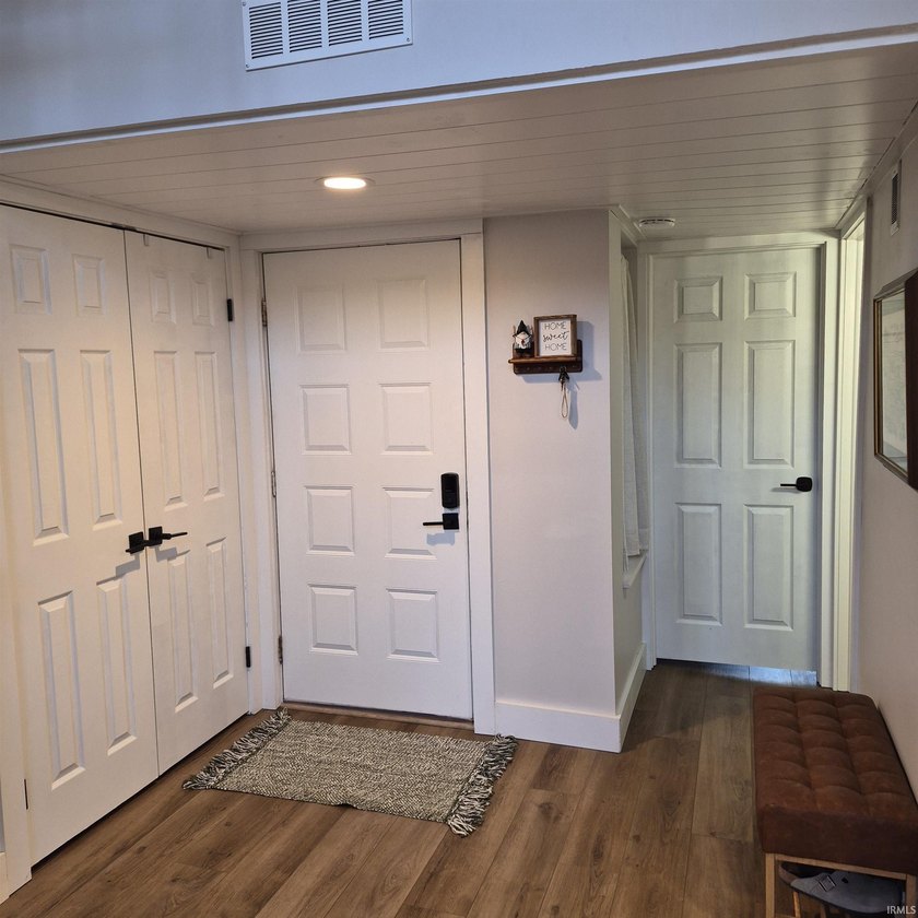 Don't miss this freshly remodeled 2 bedroom 1 bath Condo, new - photo 3