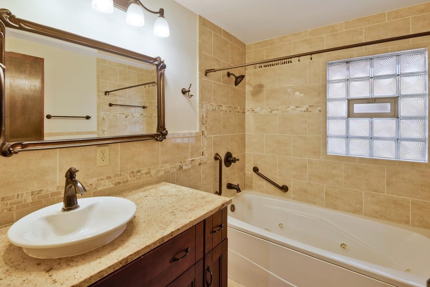 Welcome to a sprawling all-brick and stone Robbinsdale rambler - photo 8