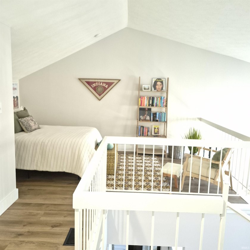 Don't miss this freshly remodeled 2 bedroom 1 bath Condo, new - photo 9
