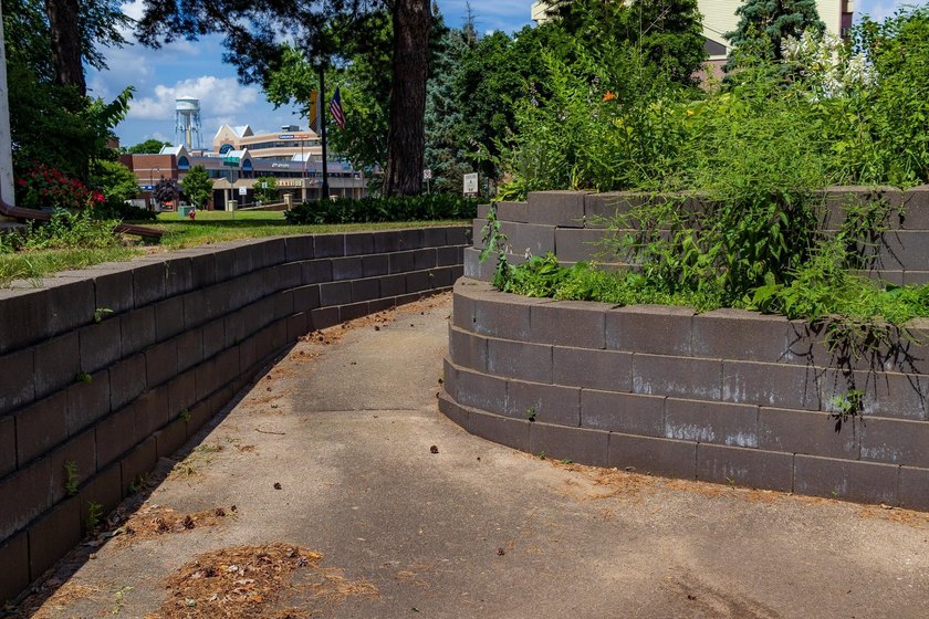 Welcome to a sprawling all-brick and stone Robbinsdale rambler - photo 10