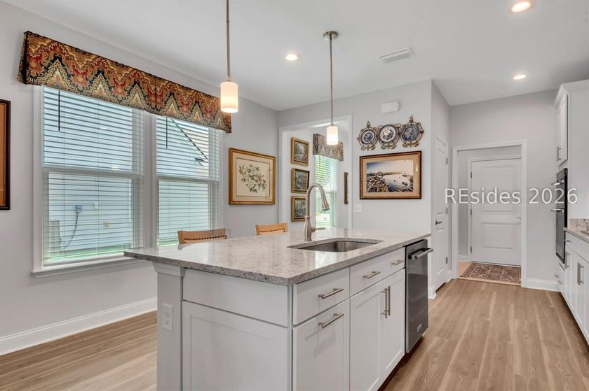 Nestled on a premium lot with a beautiful, serene lagoon view - photo 6
