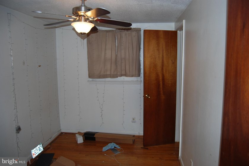1st time Home Buyers, here it is an affordable home that needs - photo 8