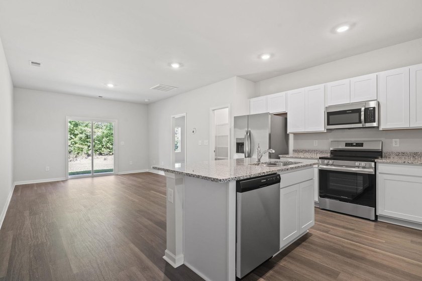 Two-story, three-bedroom, three-bathroom Glenville townhome with - photo 4