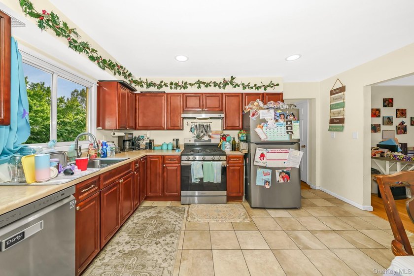 Legal 2-Family by C/O! Exceptional income-producing investment - photo 4