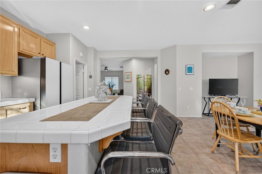 Stunning and tastefully upgraded, this beautiful 3 bedroom, 2 - photo 12