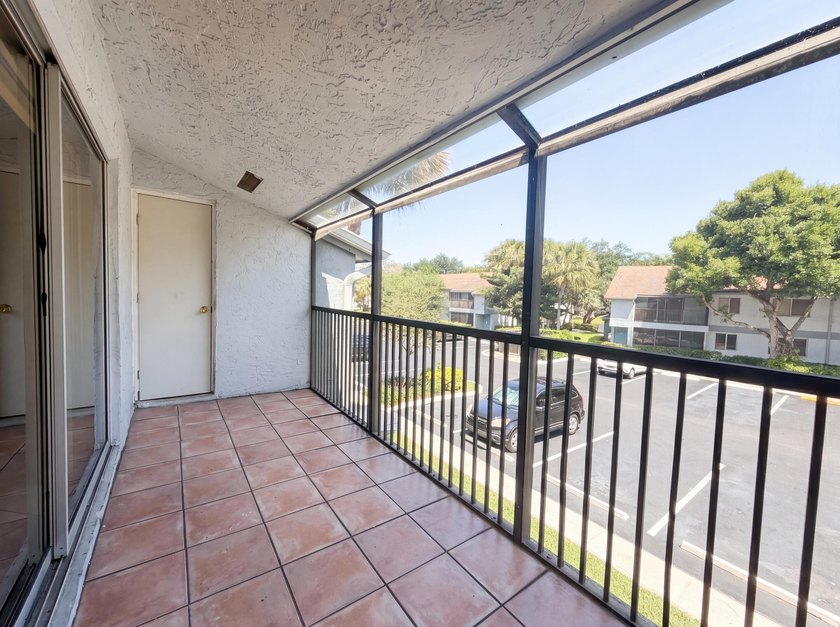 Welcome to 2737 S Oakland Forest Dr, a residence where fresh - photo 17