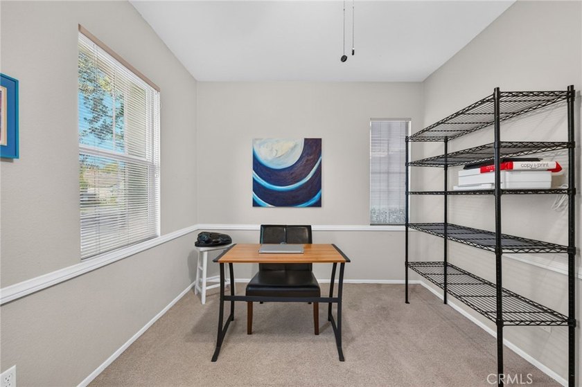 Stunning and tastefully upgraded, this beautiful 3 bedroom, 2 - photo 23