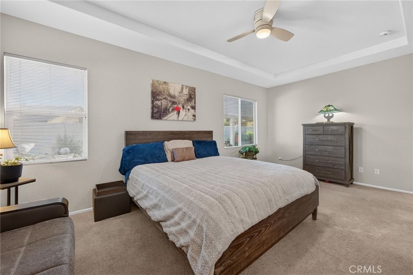Stunning and tastefully upgraded, this beautiful 3 bedroom, 2 - photo 28