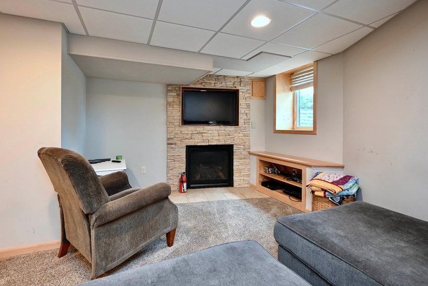 Welcome to this beautifully maintained 2.5-story home in a - photo 30