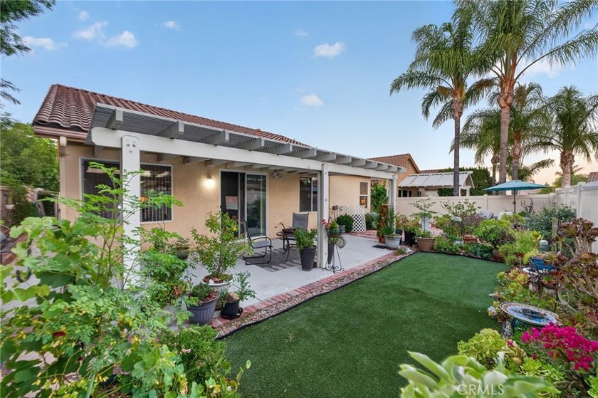Stunning and tastefully upgraded, this beautiful 3 bedroom, 2 - photo 45