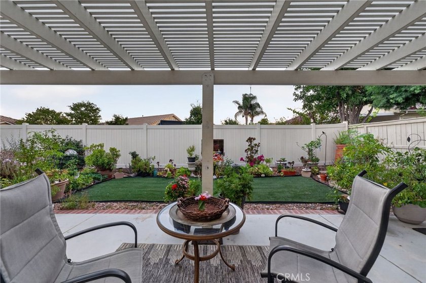 Stunning and tastefully upgraded, this beautiful 3 bedroom, 2 - photo 48