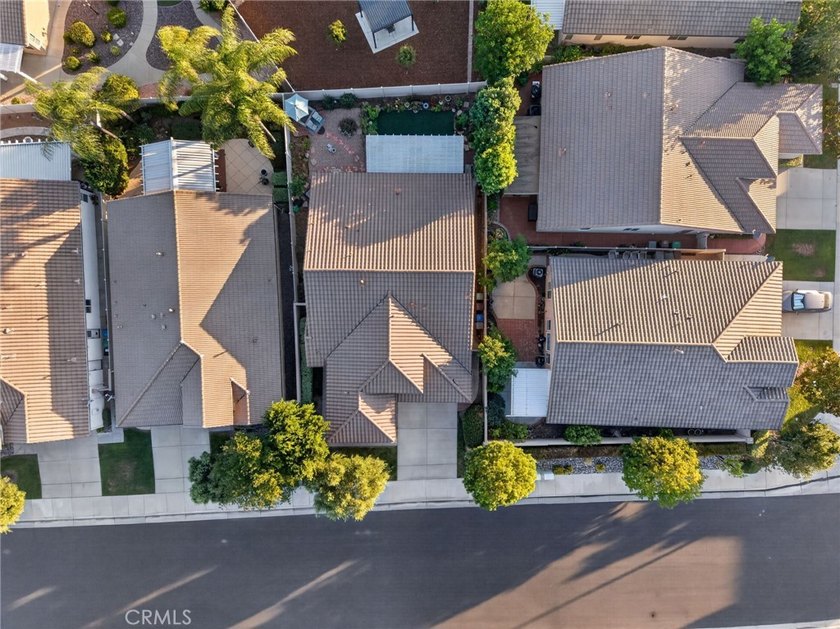 Stunning and tastefully upgraded, this beautiful 3 bedroom, 2 - photo 49