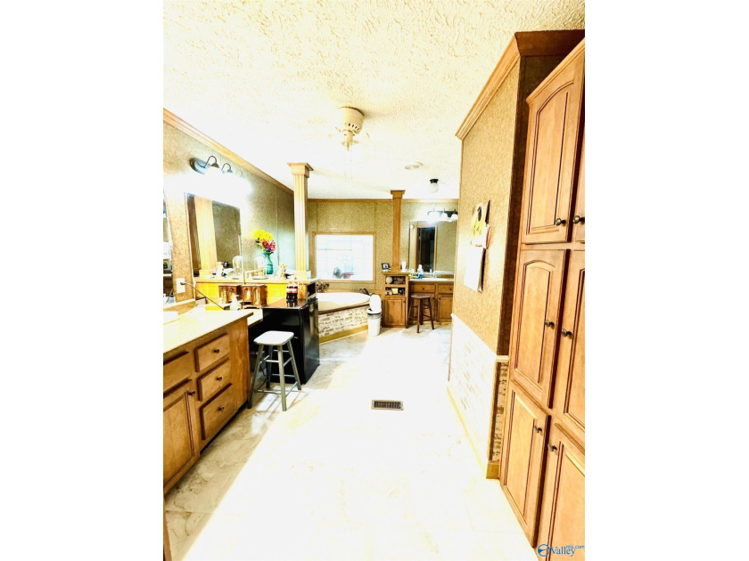 Looking for space, privacy, and country charm while staying - photo 16