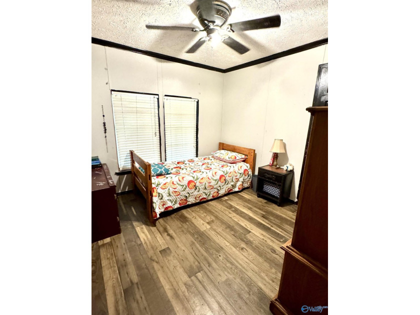 Looking for space, privacy, and country charm while staying - photo 17