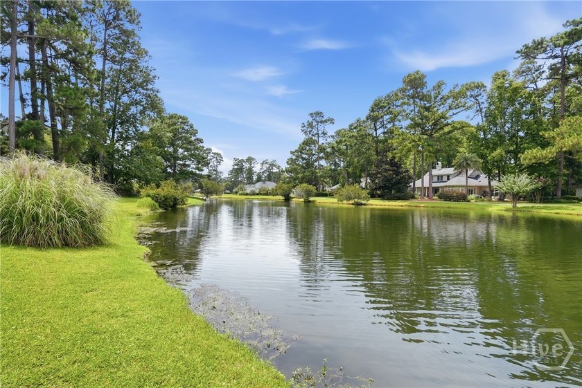 Welcome to this impeccably maintained 4-bedroom, 4-bathroom home - photo 50