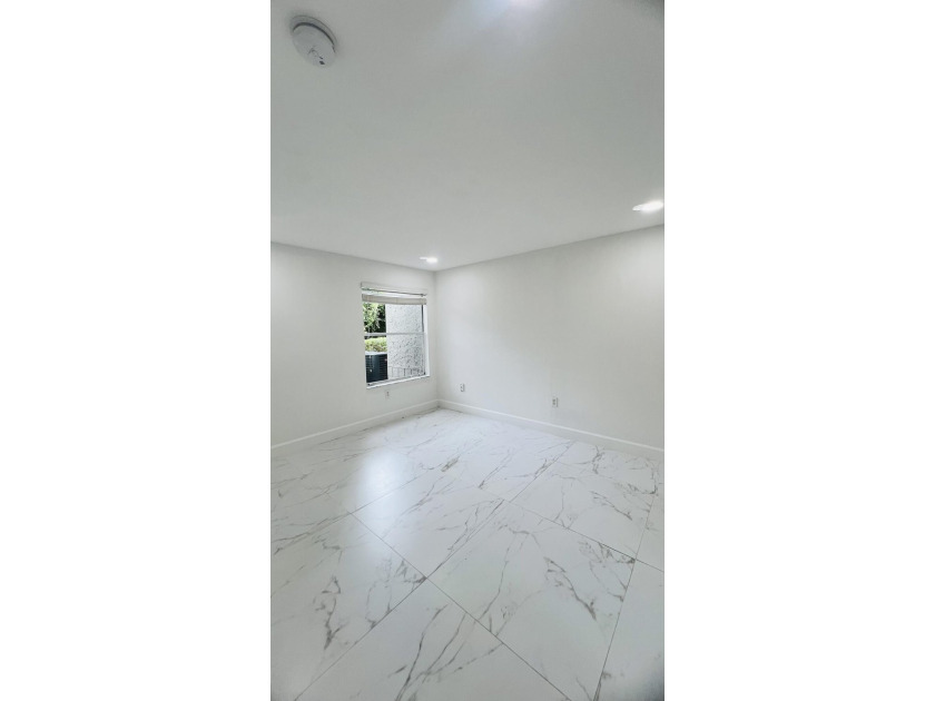 Investors Opportunity! Rent right away! Beautiful completely - photo 12