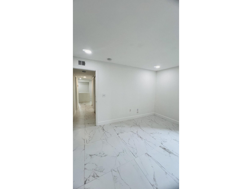 Investors Opportunity! Rent right away! Beautiful completely - photo 13