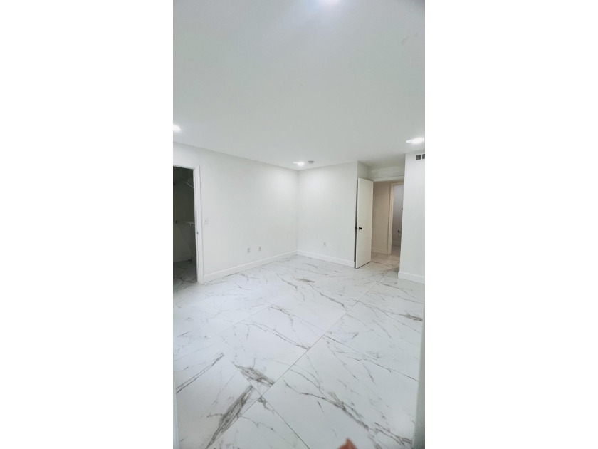 Investors Opportunity! Rent right away! Beautiful completely - photo 14