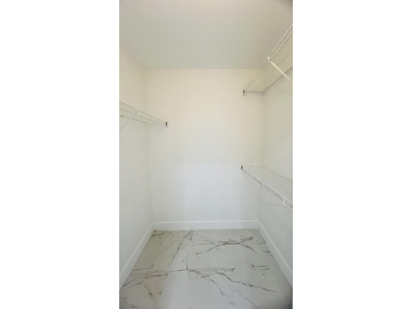 Investors Opportunity! Rent right away! Beautiful completely - photo 16