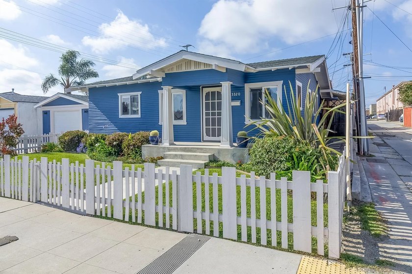 North Park Craftsman with great curb appeal. Even has a white - photo 3