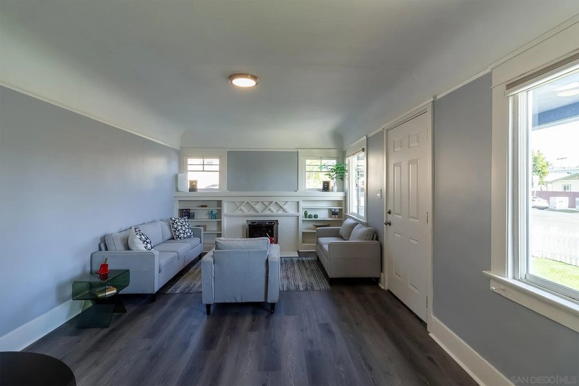 North Park Craftsman with great curb appeal. Even has a white - photo 8