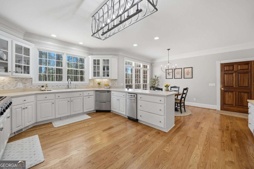 A Rare 4-Acre Family Estate Offering 6,400 SF, Pool &amp; - photo 29