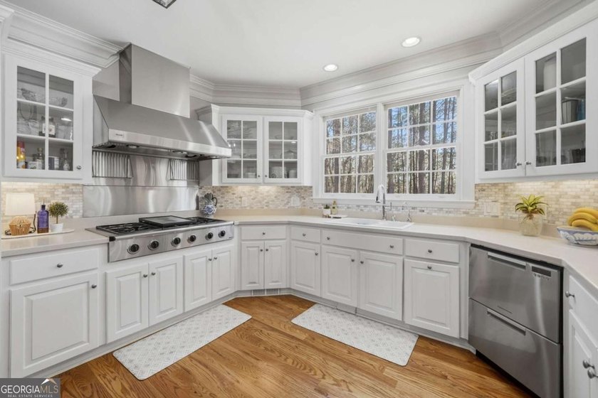 A Rare 4-Acre Family Estate Offering 6,400 SF, Pool &amp; - photo 32