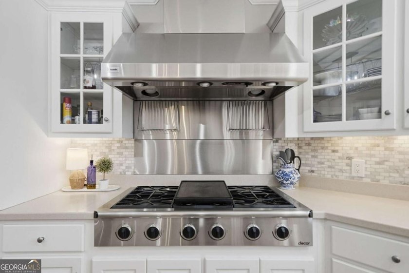 A Rare 4-Acre Family Estate Offering 6,400 SF, Pool &amp; - photo 33