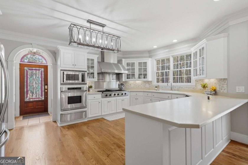 A Rare 4-Acre Family Estate Offering 6,400 SF, Pool &amp; - photo 34