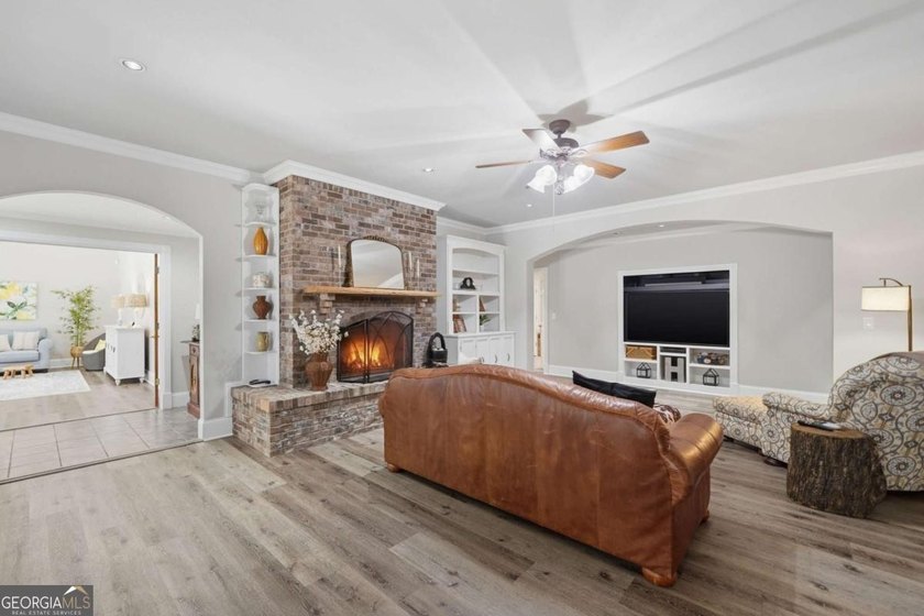 A Rare 4-Acre Family Estate Offering 6,400 SF, Pool &amp; - photo 50