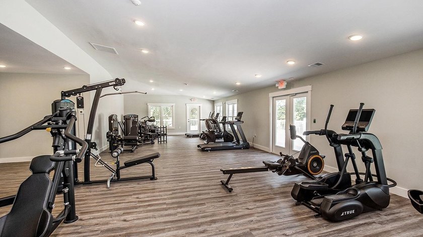 Charming 3-Bedroom Home with Open-Concept Living and Private - photo 8