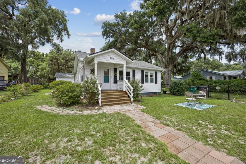 Charming cottage in downtown St. Marys featuring character - photo 3