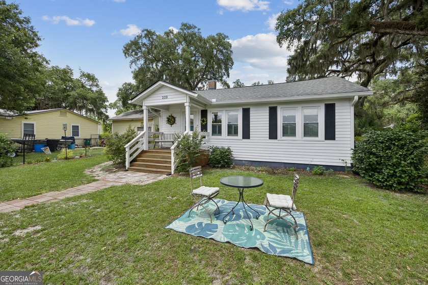 Charming cottage in downtown St. Marys featuring character - photo 5