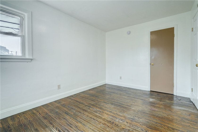 **Group showings only Saturday 7/25 11 AM to 12:30 PM, Monday - photo 33