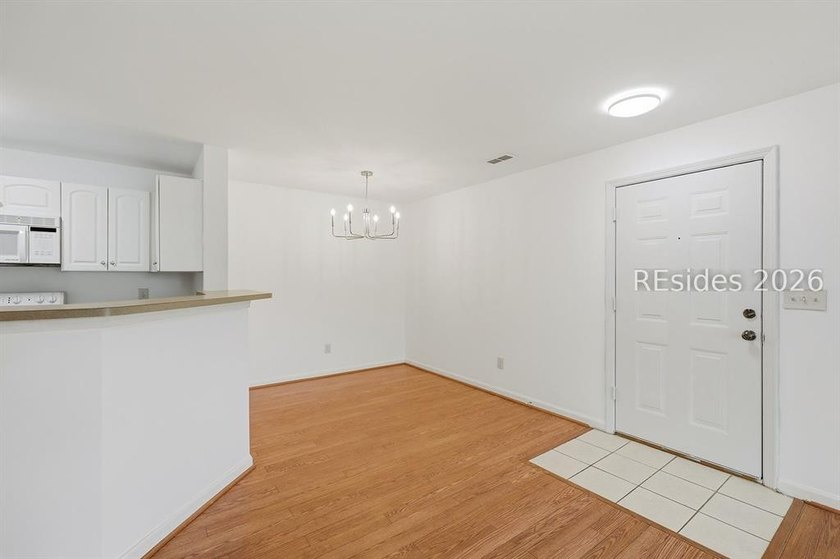 Welcome to this beautifully updated 3-bedroom, 2-bath villa - photo 5
