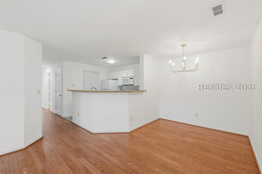 Welcome to this beautifully updated 3-bedroom, 2-bath villa - photo 6