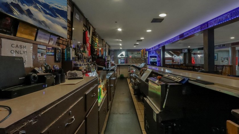 Iconic Wisconsin Sports Bar/Dance club located in the heart of - photo 13