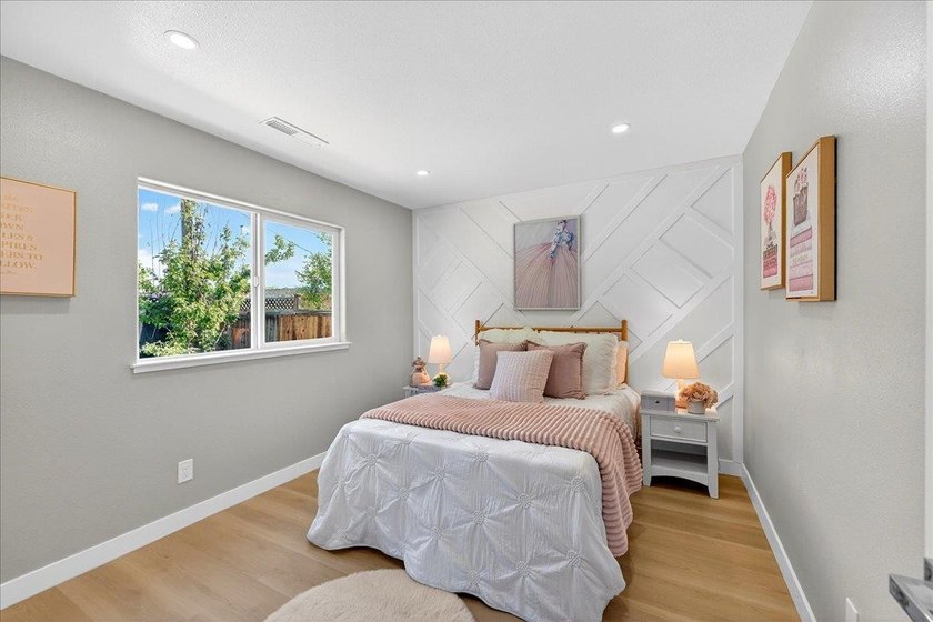 Welcome home to this beautifully remodeled 4BD/2BA residence - photo 33
