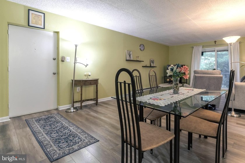 Welcome to carefree living in the highly desirable Haverford - photo 4