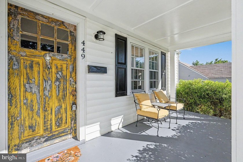 Charming and beautifully updated home in an exceptional - photo 7