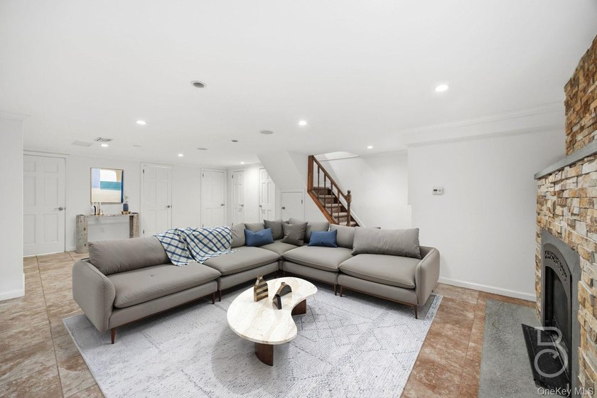 Don t miss this charming brick one-family home in the Ditmars - photo 11