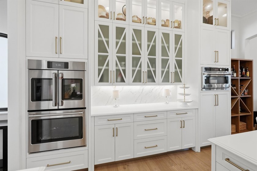 There are luxury homes... and then there are homes that define a - photo 16