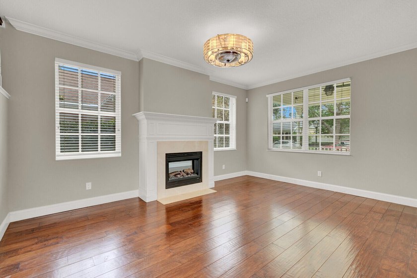Beautifully maintained 5BR/4BA/2CAR Garage CBS POOL home in the - photo 17