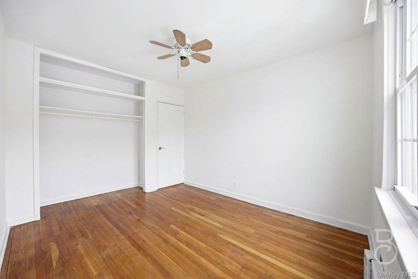 Don t miss this charming brick one-family home in the Ditmars - photo 20