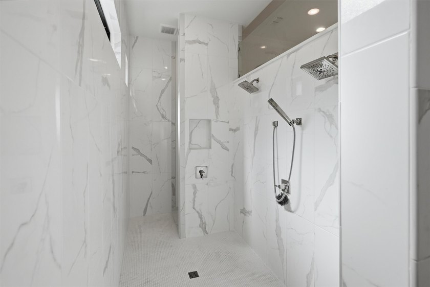 There are luxury homes... and then there are homes that define a - photo 23