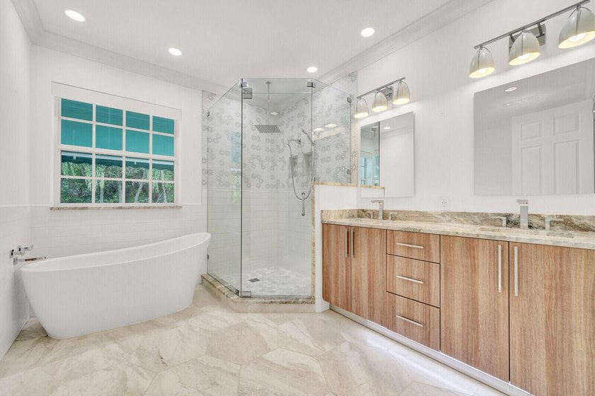 Beautifully maintained 5BR/4BA/2CAR Garage CBS POOL home in the - photo 26