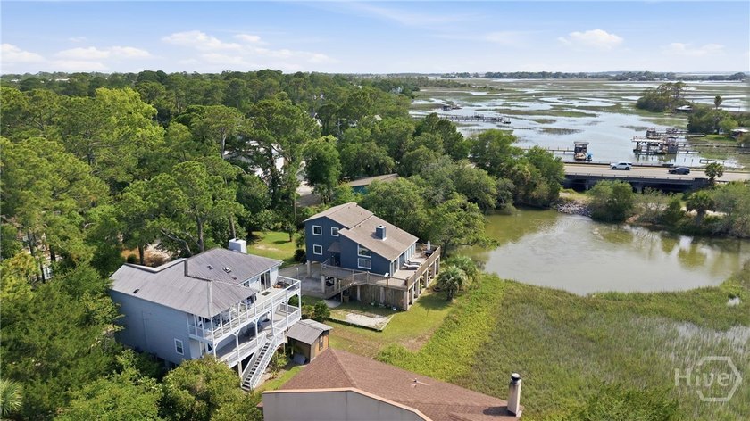 Located on the banks of Chimney Creek this fabulous property is - photo 27