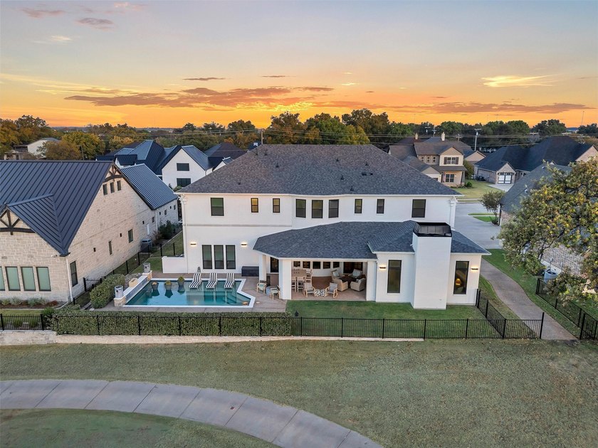 There are luxury homes... and then there are homes that define a - photo 37