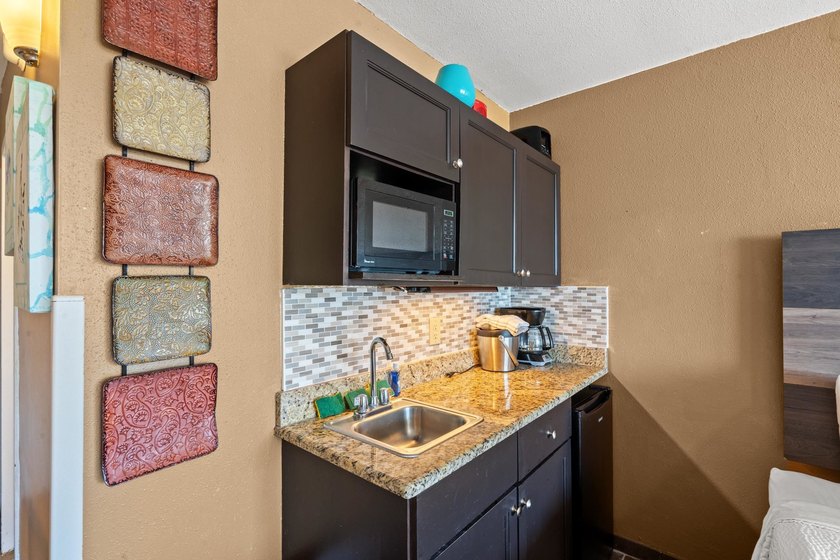 Wake up to oceanfront views in this fully furnished efficiency - photo 10